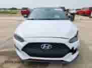 2019 Hyundai Veloster Turbo с VIN KMHTH6AB9KU004399, выставлен на аукционе Copart как лот 71371085 с пробегом 80 416 миль миль и Чистый • Clean title. История ставок и продаж доступна на DreamBid. Изображение 5.