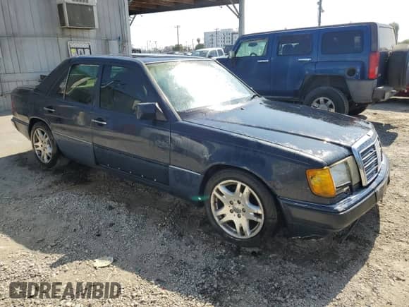 1992 Mercedes-Benz 300 с VIN WDBEA30E1NB699181, выставлен на аукционе Copart как лот 58662205 с пробегом 134 112 миль миль и Списание • Salvage title. История ставок и продаж доступна на DreamBid. Изображение 4.