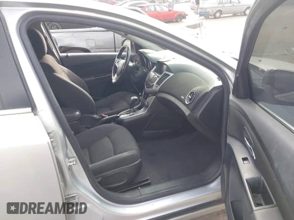 2013 Chevrolet Cruze ECO z VIN 1G1PH5SB0D7109468, wystawiony jako IAAI lot #43547921 z przebiegiem 122 096 mil mil oraz . Historia ofert i sprzedaży dostępna na DreamBid. Obrazek 5.