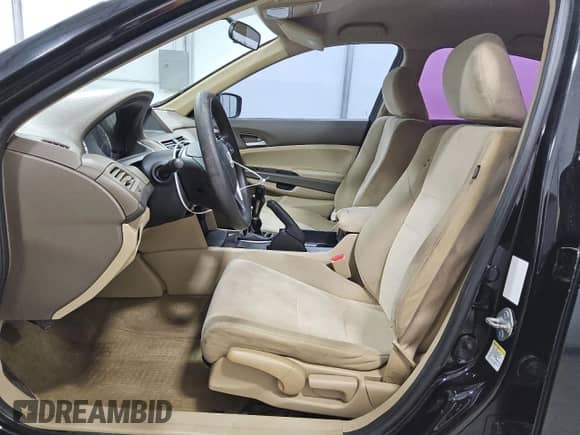 2010 Honda Accord LX z VIN 1HGCP2E39AA085005, wystawiony jako Copart lot #81122995 z przebiegiem 157 765 mil mil oraz Czysty tytuł • Clean title. Historia ofert i sprzedaży dostępna na DreamBid. Obrazek 7.