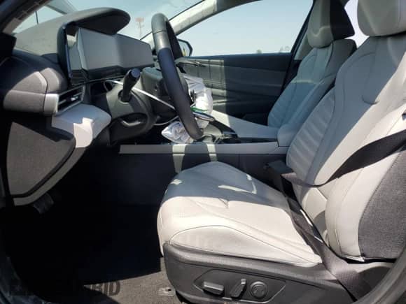 2025 Hyundai Elantra Limited with VIN KMHLN4DJ0SU134958, listed as a Copart auction lot 70515935 with 6,822 mi miles and Salvage title. Bid and sale history available at DreamBid. Image 7.