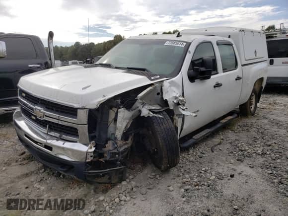 2009 Chevrolet Silverado 2500HD Work Truck z VIN 1GCHC43K59F157421, wystawiony jako Copart lot #73585914 z przebiegiem 243 185 mil mil oraz Szkoda całkowita • Salvage title. Historia ofert i sprzedaży dostępna na DreamBid. Obrazek 1.