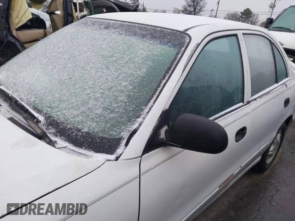 1999 Hyundai Accent GL z VIN KMHVF24N1XU583604, wystawiony jako IAAI lot #41613240 z przebiegiem 163 938 mil mil oraz . Historia ofert i sprzedaży dostępna na DreamBid. Obrazek 14.