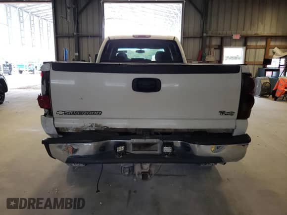 2005 Chevrolet Silverado 3500 SRW LT z VIN 1GCHK33275F913483, wystawiony jako Copart lot #68673434 z przebiegiem 274 474 mil mil oraz Szkoda całkowita • Salvage title. Historia ofert i sprzedaży dostępna na DreamBid. Obrazek 6.