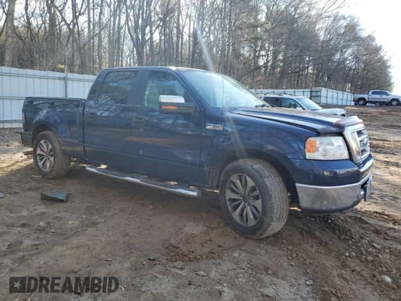 2007 Ford F-150 XLT с VIN 1FTPW02507KC10165, выставлен на аукционе Copart как лот 42901335 с пробегом 232 990 миль миль и Списание • Salvage title. История ставок и продаж доступна на DreamBid. Изображение 4.