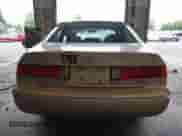2001 Toyota Camry LE z VIN 4T1BF28K11U960653, wystawiony jako IAAI lot #43200279 z przebiegiem 210 647 mil mil oraz . Historia ofert i sprzedaży dostępna na DreamBid. Obrazek 17.