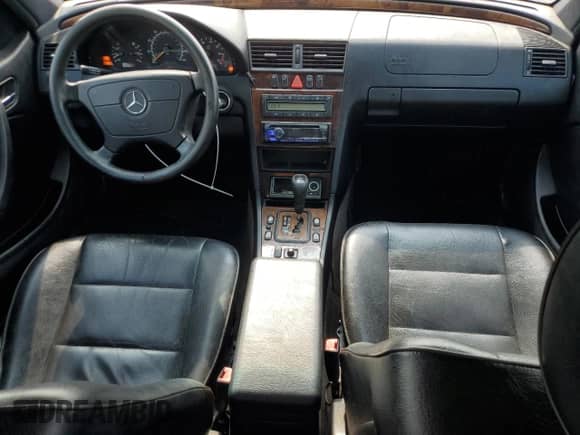 2000 Mercedes-Benz C 230/260/280/320 z VIN WDBHA29G3YA844405, wystawiony jako Copart lot #66318365 z przebiegiem 130 040 mil mil oraz Szkoda całkowita • Salvage title. Historia ofert i sprzedaży dostępna na DreamBid. Obrazek 8.