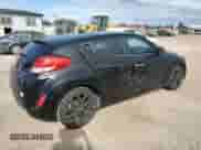 2015 Hyundai Veloster z VIN KMHTC6AD2FU220312, wystawiony jako Copart lot #65853685 z przebiegiem 46 683 mil mil oraz Szkoda całkowita • Salvage title. Historia ofert i sprzedaży dostępna na DreamBid. Obrazek 3.