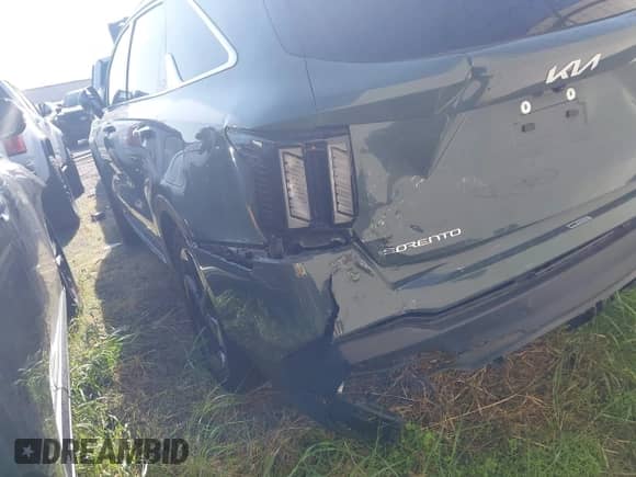 2025 Kia Sorento EX with VIN KNDRHDJG0S5324381, listed as a IAAI auction lot 43230055 with 40,197 mi miles and . Bid and sale history available at DreamBid. Image 3.