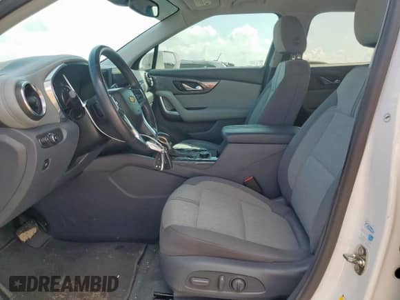 2020 Chevrolet Blazer LT z VIN 3GNKBCRS5LS549500, wystawiony jako Copart lot #70306705 z przebiegiem 69 893 mil mil oraz Szkoda całkowita • Salvage title. Historia ofert i sprzedaży dostępna na DreamBid. Obrazek 7.