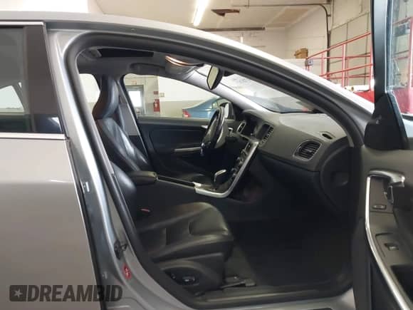 2013 Volvo S60 T5 с VIN YV1612FHXD2181306, выставлен на аукционе IAAI как лот 41726747 с пробегом 116 836 миль миль и . История ставок и продаж доступна на DreamBid. Изображение 5.