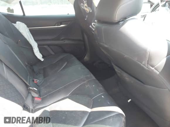 2018 Toyota Camry XSE z VIN 4T1B61HK5JU597011, wystawiony jako IAAI lot #43262705 z przebiegiem 136 716 mil mil oraz . Historia ofert i sprzedaży dostępna na DreamBid. Obrazek 8.