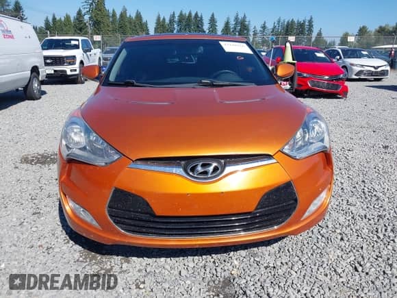 2013 Hyundai Veloster w/Black Int z VIN KMHTC6AD8DU085270, wystawiony jako IAAI lot #43240226 z przebiegiem 119 444 mil mil oraz . Historia ofert i sprzedaży dostępna na DreamBid. Obrazek 12.