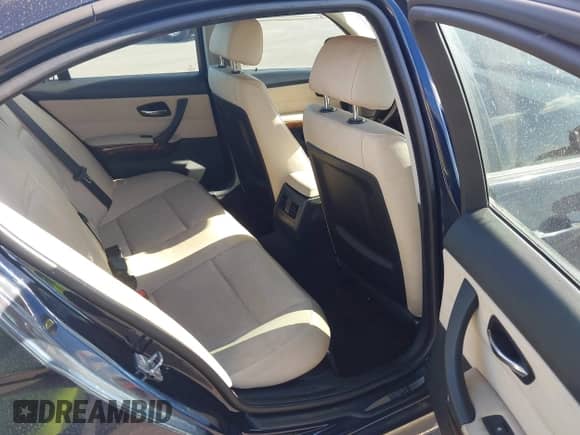 2010 BMW 3 Series 328i с VIN WBAPH5C51AA438983, выставлен на аукционе IAAI как лот 42965656 с пробегом 103 610 миль миль и . История ставок и продаж доступна на DreamBid. Изображение 8.