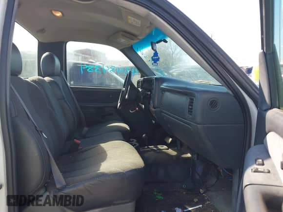 2002 Chevrolet Silverado 2500HD LS z VIN 1GCHK24U52Z233361, wystawiony jako IAAI lot #43434384 z przebiegiem 159 272 mil mil oraz . Historia ofert i sprzedaży dostępna na DreamBid. Obrazek 5.