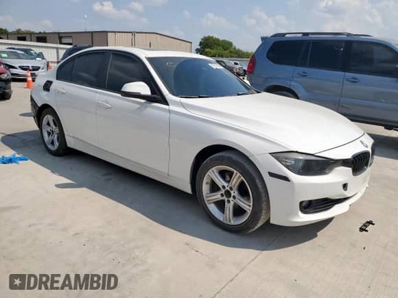 2013 BMW 3 Series 328i с VIN WBA3A5G51DNP26965, выставлен на аукционе Copart как лот 81270935 с пробегом 184 798 миль миль и Списание • Salvage title. История ставок и продаж доступна на DreamBid. Изображение 4.
