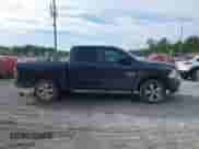 2018 Ram 1500 Express z VIN 1C6RR6KT4JS340854, wystawiony jako IAAI lot #41679041 z przebiegiem 127 652 mil mil oraz . Historia ofert i sprzedaży dostępna na DreamBid. Obrazek 13.