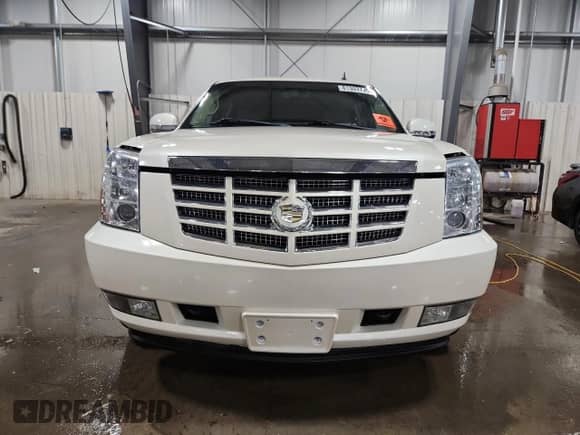 2011 Cadillac Escalade ESV Premium с VIN 1GYS4JEFXBR233831, выставлен на аукционе Copart как лот 81303735 с пробегом 145 714 миль миль и Списание • Salvage title. История ставок и продаж доступна на DreamBid. Изображение 5.