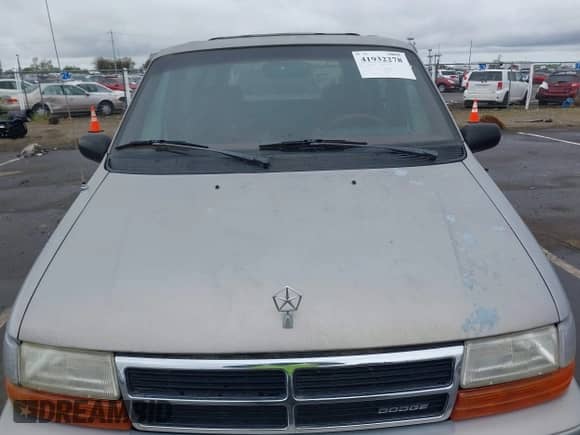 1993 Dodge Caravan Grand SE with VIN 1B4GH44R7PX729957, listed as a IAAI auction lot 41932278 with 176,577 mi miles and . Bid and sale history available at DreamBid. Image 6.