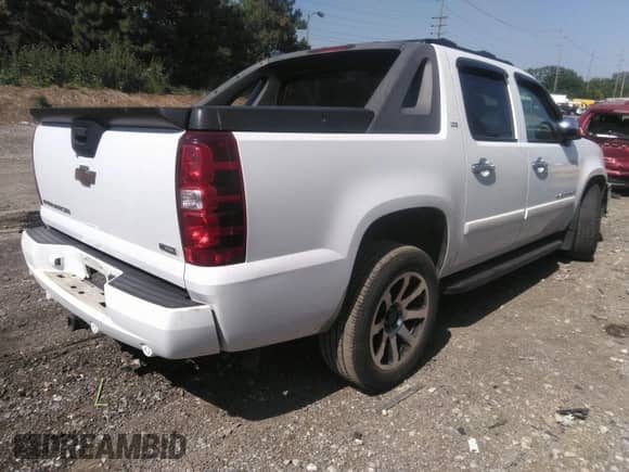 2008 Chevrolet Avalanche 2LT с VIN 3GNFK12318G280267, выставлен на аукционе IAAI как лот 36759695 с пробегом 250 699 миль миль и . История ставок и продаж доступна на DreamBid. Изображение 4.