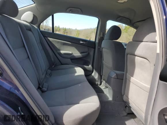 2007 Honda Accord LX z VIN 1HGCM56497A175944, wystawiony jako Copart lot #52051655 z przebiegiem 108 748 mil mil oraz Czysty tytuł • Clean title. Historia ofert i sprzedaży dostępna na DreamBid. Obrazek 10.