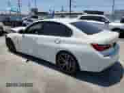 2020 BMW 3 Series M340i z VIN 3MW5U7J09L8B26303, wystawiony jako Copart lot #59202145 z przebiegiem 75 606 mil mil oraz Szkoda całkowita • Salvage title. Historia ofert i sprzedaży dostępna na DreamBid. Obrazek 2.