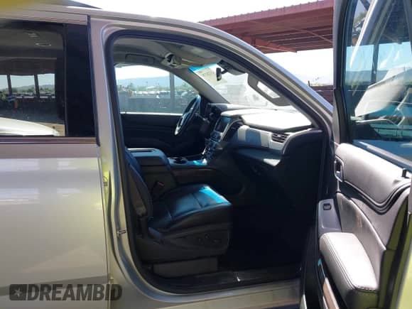 2016 Chevrolet Suburban LT z VIN 1GNSCHKC1GR471688, wystawiony jako IAAI lot #43326278 z przebiegiem 110 250 mil mil oraz . Historia ofert i sprzedaży dostępna na DreamBid. Obrazek 5.
