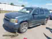 2009 Chevrolet Suburban 1LT z VIN 1GNFC26019J107903, wystawiony jako IAAI lot #43309738 z przebiegiem 228 930 mil mil oraz . Historia ofert i sprzedaży dostępna na DreamBid. Obrazek 17.