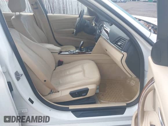 2013 BMW 3 Series 328i xDrive с VIN WBA3B5C54DF591140, выставлен на аукционе IAAI как лот 43298208 с пробегом 125 764 миль миль и . История ставок и продаж доступна на DreamBid. Изображение 5.