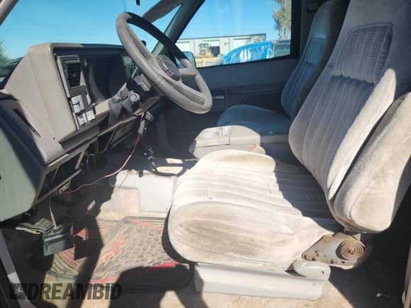 1994 Chevrolet Blazer with VIN 1GNEK18K1RJ326206, listed as a Copart auction lot 90358035 with 223,625 mi miles and Clean title. Bid and sale history available at DreamBid. Image 7.