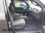 2020 Toyota Tacoma SR5 z VIN 3TMBZ5DN8LM023920, wystawiony jako IAAI lot #42015118 z przebiegiem 46 137 mil mil oraz . Historia ofert i sprzedaży dostępna na DreamBid. Obrazek 5.