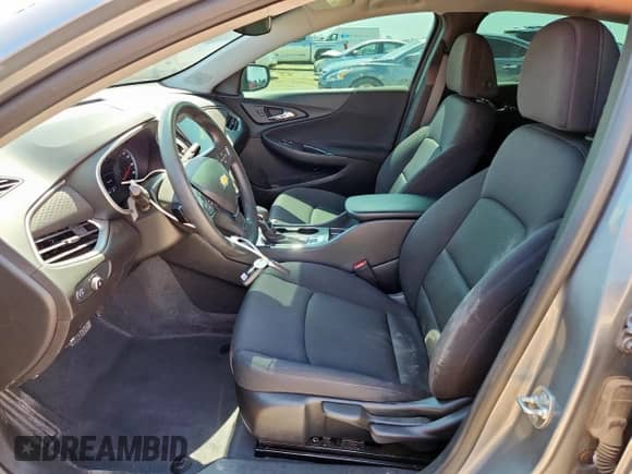 2024 Chevrolet Malibu LS z VIN 1G1ZB5ST2RF165704, wystawiony jako Copart lot #64191675 z przebiegiem 10 934 mil mil oraz Czysty tytuł • Clean title. Historia ofert i sprzedaży dostępna na DreamBid. Obrazek 7.