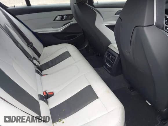 2025 BMW M3 Competition xDrive with VIN WBS33HJ01SFU28279, listed as a IAAI auction lot 42247834 with 5,980 mi miles and . Bid and sale history available at DreamBid. Image 8.