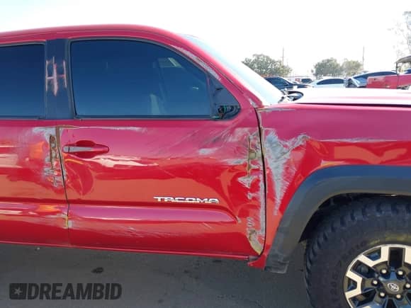 2021 Toyota Tacoma SR z VIN 5TFCZ5AN0MX262902, wystawiony jako IAAI lot #43535009 z przebiegiem 70 926 mil mil oraz . Historia ofert i sprzedaży dostępna na DreamBid. Obrazek 6.