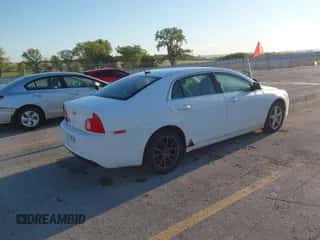 2011 Chevrolet Malibu 1LS z VIN 1G1ZB5E15BF354475, wystawiony jako IAAI lot #43059977 z przebiegiem 169 371 mil mil oraz . Historia ofert i sprzedaży dostępna na DreamBid. Obrazek 4.