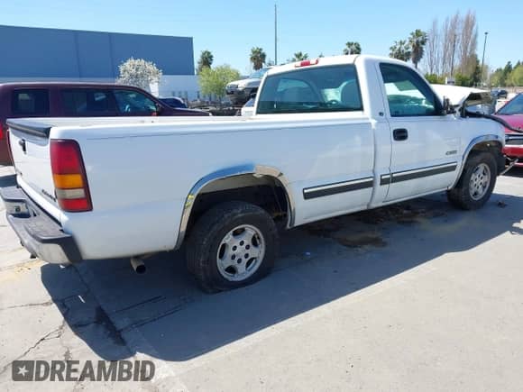 2000 Chevrolet Silverado 1500 with VIN 1GCEC14VXYE374932, listed as a IAAI auction lot 41981576 with Not provided miles and . Bid and sale history available at DreamBid. Image 4.