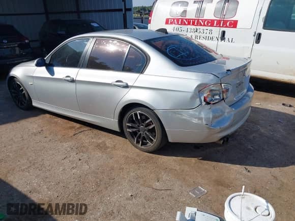 2007 BMW 3 Series 328i z VIN WBAVC53527FZ75041, wystawiony jako IAAI lot #43240788 z przebiegiem 165 460 mil mil oraz . Historia ofert i sprzedaży dostępna na DreamBid. Obrazek 3.