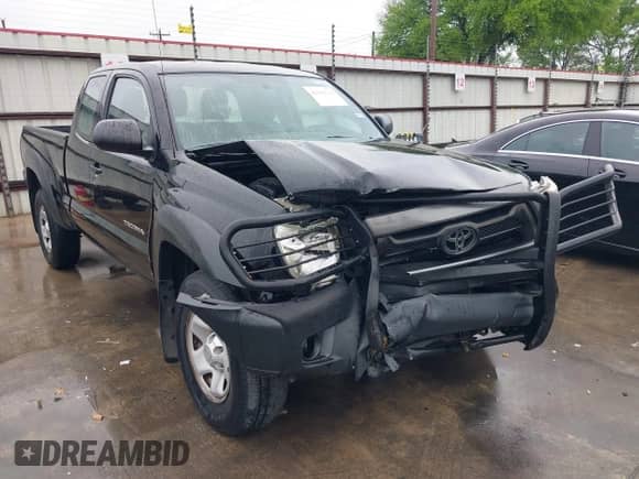 2013 Toyota Tacoma PreRunner z VIN 5TFTX4GN7DX025752, wystawiony jako IAAI lot #41903741 z przebiegiem 70 382 mil mil oraz . Historia ofert i sprzedaży dostępna na DreamBid. Obrazek 1.