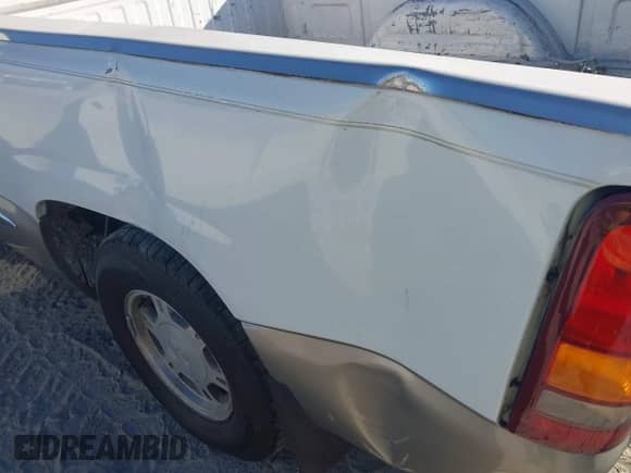 2001 GMC Sierra 1500 SLE с VIN 2GTEC19T511377123, выставлен на аукционе IAAI как лот 43410151 с пробегом 197 589 миль миль и . История ставок и продаж доступна на DreamBid. Изображение 6.