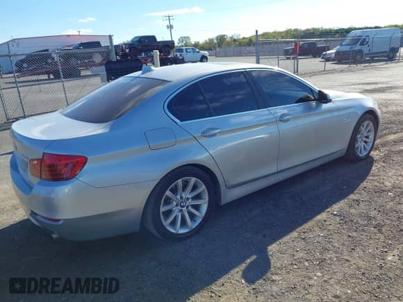 2014 BMW 5 Series 535i с VIN WBA5B1C53ED475068, выставлен на аукционе IAAI как лот 43462502 с пробегом 105 773 миль миль и . История ставок и продаж доступна на DreamBid. Изображение 4.