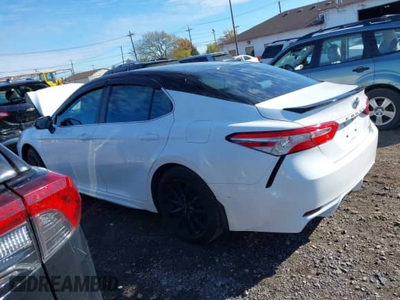 2020 Toyota Camry SE z VIN 4T1G11AK5LU380494, wystawiony jako IAAI lot #43567593 z przebiegiem 13 112 mil mil oraz . Historia ofert i sprzedaży dostępna na DreamBid. Obrazek 3.