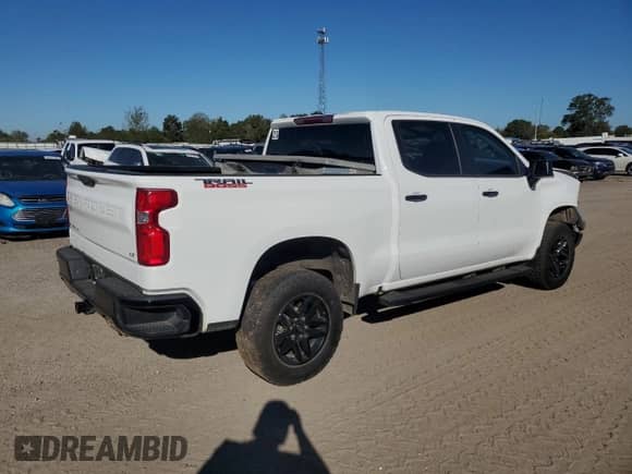 2023 Chevrolet Silverado 1500 LT Trail Boss z VIN 3GCUDFED8PG285668, wystawiony jako Copart lot #85270945 z przebiegiem 43 851 mil mil oraz Szkoda całkowita • Salvage title. Historia ofert i sprzedaży dostępna na DreamBid. Obrazek 3.