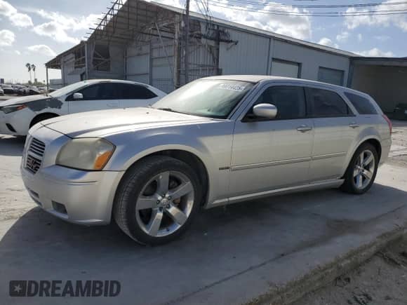 2006 Dodge Magnum R/T with VIN 2D4GV572X6H126376, listed as a Copart auction lot 49714425 with 59,028 mi miles and Clean title. Bid and sale history available at DreamBid. Image 1.