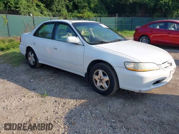 1998 Honda Accord EX z VIN 1HGCG1655WA006723, wystawiony jako IAAI lot #42805496 z przebiegiem 150 776 mil mil oraz . Historia ofert i sprzedaży dostępna na DreamBid. Obrazek 1.