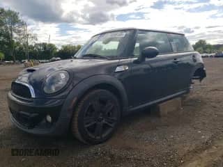 2012 MINI Hardtop S с VIN WMWSV3C57CTY19543, выставлен на аукционе Copart как лот 70296155 с пробегом 91 279 миль миль и Списание • Salvage title. История ставок и продаж доступна на DreamBid. Изображение 1.
