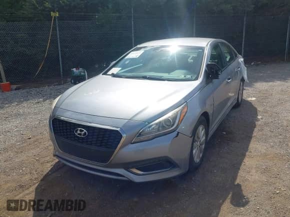 2016 Hyundai Sonata SE with VIN KMHE24L1XGA030151, listed as a IAAI auction lot 43339028 with Not provided miles and . Bid and sale history available at DreamBid. Image 17.