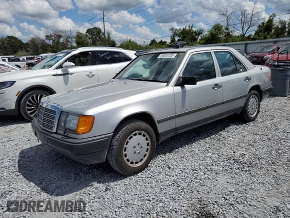 1987 Mercedes-Benz 300 E z VIN WDBEA30D2HA333179, wystawiony jako Copart lot #80955755 z przebiegiem 336 668 mil mil oraz Czysty tytuł • Clean title. Historia ofert i sprzedaży dostępna na DreamBid. Obrazek 1.