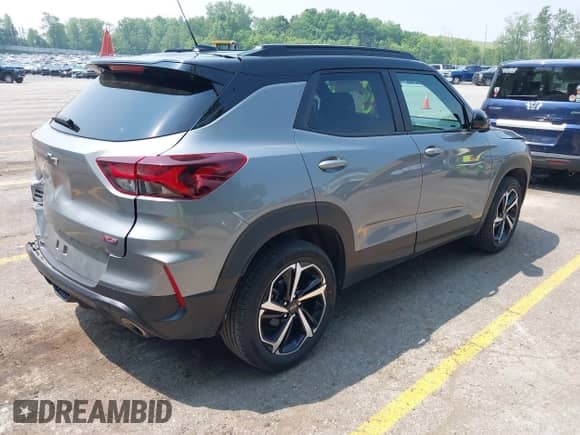 2023 Chevrolet TrailBlazer RS z VIN KL79MUSL8PB127178, wystawiony jako IAAI lot #42447450 z przebiegiem 37 745 mil mil oraz . Historia ofert i sprzedaży dostępna na DreamBid. Obrazek 4.