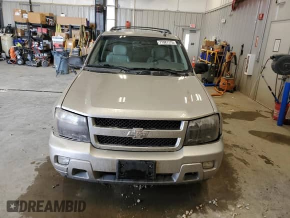 2007 Chevrolet TrailBlazer LS z VIN 1GNDT13S572263702, wystawiony jako Copart lot #71081775 z przebiegiem 119 907 mil mil oraz Czysty tytuł • Clean title. Historia ofert i sprzedaży dostępna na DreamBid. Obrazek 5.