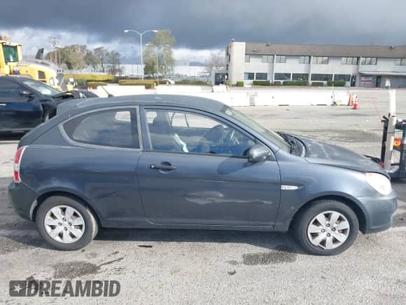 2010 Hyundai Accent GS z VIN KMHCM3AC3AU180348, wystawiony jako IAAI lot #41735911 z przebiegiem 151 946 mil mil oraz . Historia ofert i sprzedaży dostępna na DreamBid. Obrazek 13.